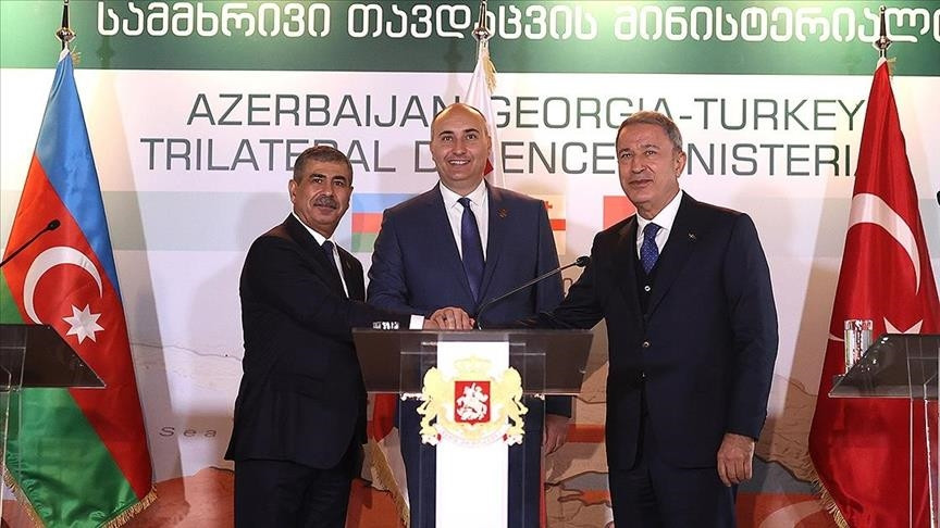 تاکید وزرای دفاع ترکیه، آذربایجان و گرجستان بر تقویت همکاریها