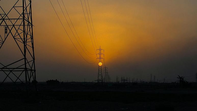 امارات در عراق ۵ نیروگاه برق خورشیدی می سازد