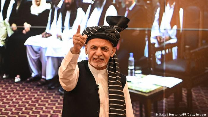 محافظ سابق غنی: فیلم فرار اشرف غنی با دلارها را منتشر خواهم کرد