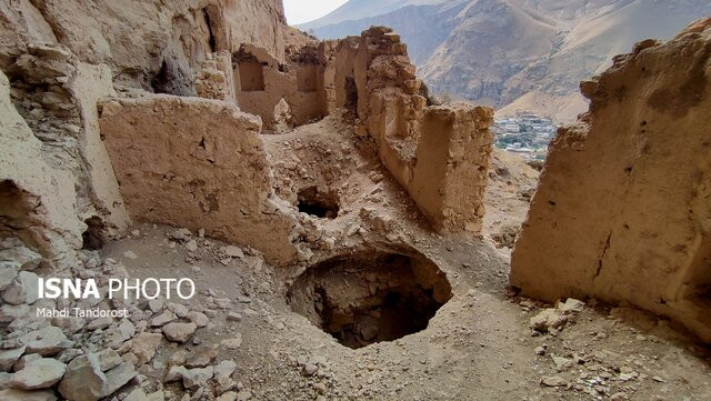 تخریب آثار تاریخی ماکو توسط قاچاقچیان و سکوت مسئولان + عکس