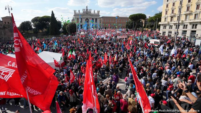 تظاهرات ده‌ها هزار نفر در رم علیه فاشیسم