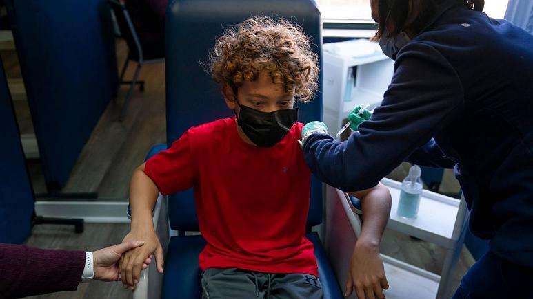 کودکان ۵ تا ۱۱ ساله آمریکایی در برابر کرونا واکسینه می شوند