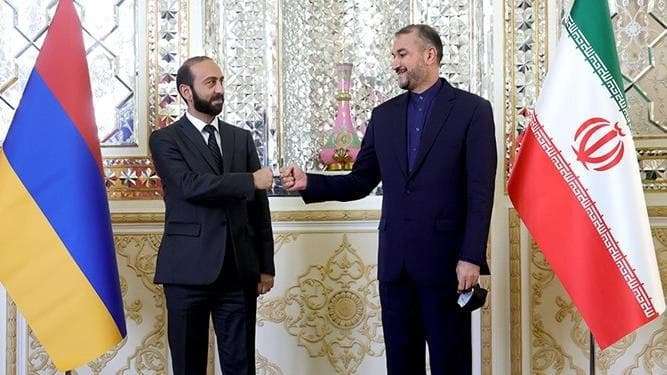 تاکید وزیر خارجه ایران بر حمایت اقتصادی تهران از ایروان