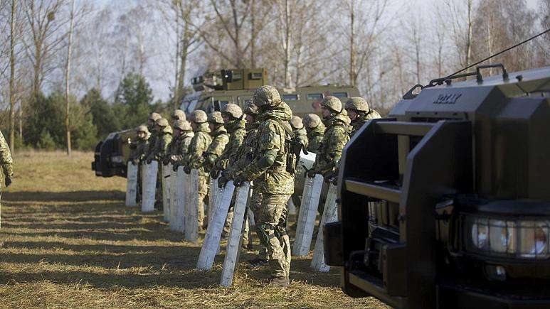 تنش در مرز اوکراین با بلاروس و روسیه؛ اعزام هزاران نظامی و آماده‌باش مرکل برای تحریم‌‌های جدید
