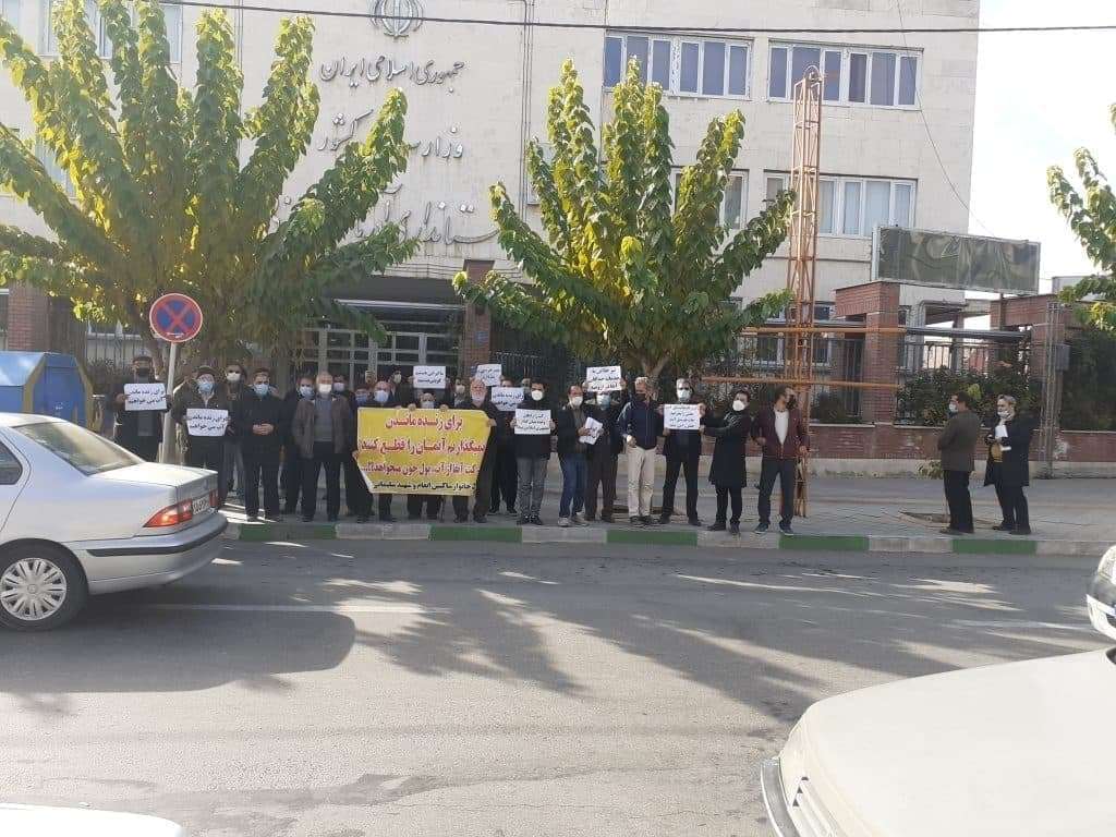 تجمع اعتراضی مقابل استانداری آذربایجان غربی نسبت به قطعی آب + ویدئو