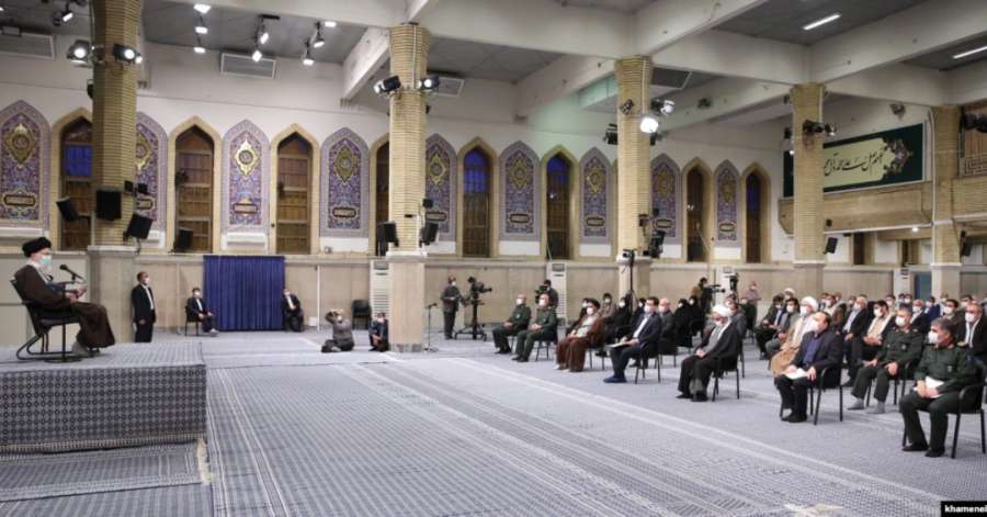 خامنه‌ای خطاب به ملت: سختی‌ها را تحمل کنید که به اوج برسید!