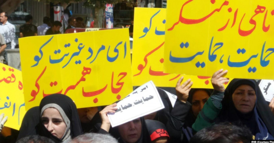 شکایت طلاب ایران از ۱۵ بازیگر زن: لباس تنگ می‌پوشند و گردن و گوش‌شان معلوم است