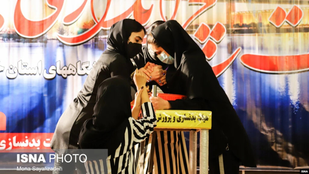 وزارت ورزش ایران فعالیت زنان در رشته‌های بدنسازی را «تا اطلاع ثانوی» ممنوع اعلام کرد