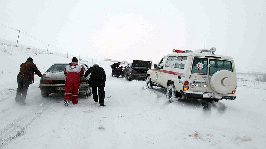 بر اثر بارش برف راه ارتباطی ۱۸۲ روستای آذربایجان جنوبی مسدود شد