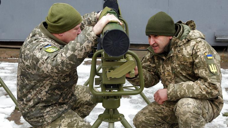 اولین «بسته امنیتی» آمریکا به کی‌یف رسید؛ آلمان: فعلا به اوکراین تسلیحات ارسال نمی‌کنیم