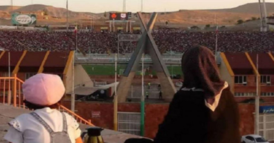 ملاهای شیعه ایرانی: «مانع ورود زنان به ورزشگاه‌ها شوید»