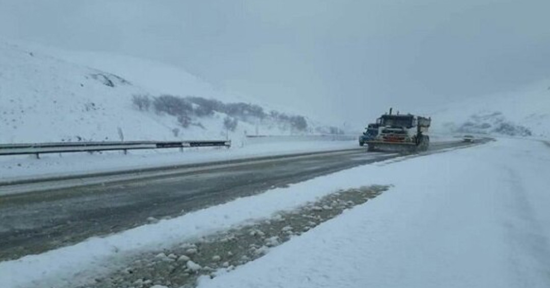 ۱۳۰ روستای آذربایجان‌شرقی همچنان در برف؛ مسئولین: به روستاها دسترسی نداریم