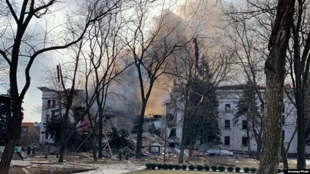 اوکراین: حمله هوایی به تئاتر ماریوپل ۳۰۰ کشته بر جای گذاشته است