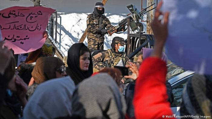 طالبان حضور همزمان زنان و مردان در پارک‌ها را ممنوع کرد