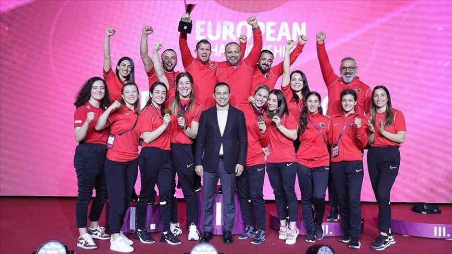 تیم ملی کشتی زنان ترکیه قهرمان اروپا شد