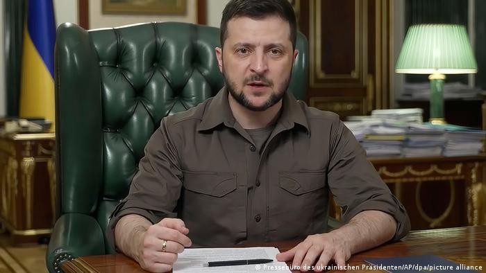 زلنسکی: جهان باید برای احتمال استفاده پوتین از سلاح هسته‌ای آماده باشد