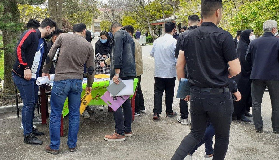 برپایی غرفه نشریات تورکی ‌در دانشگاه محقق اردبیلی به مناسبت «روز دانشجوی آذربایجان» + عکس