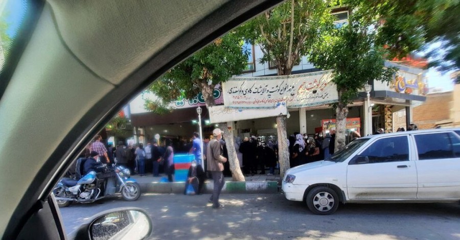 صف مرغ، نان و روغن به ارومیه بازگشت
