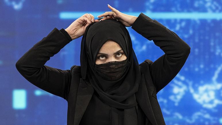 مجریان زن افغانستان صورت خود را پوشاندند