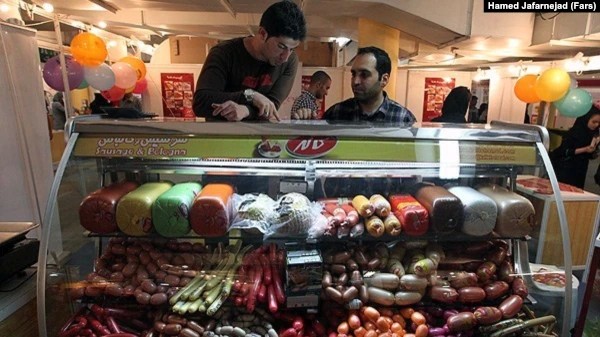 فروش محصولات صنایع غذایی در ایران نصف شده است