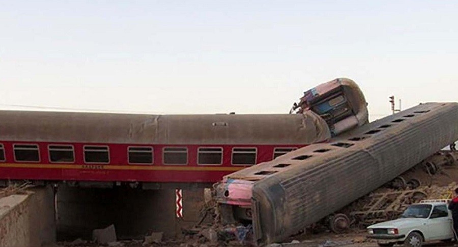 خروج قطار مشهد-یزد از ریل؛ دست‌کم ۱۳ نفر کشته شدند