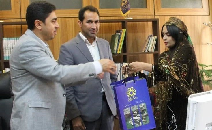 دانشگاه شیراز به دلیل اخراج دختر ترک قشقایی از باغ نارنجستان  مجبور به عذرخواهی شد