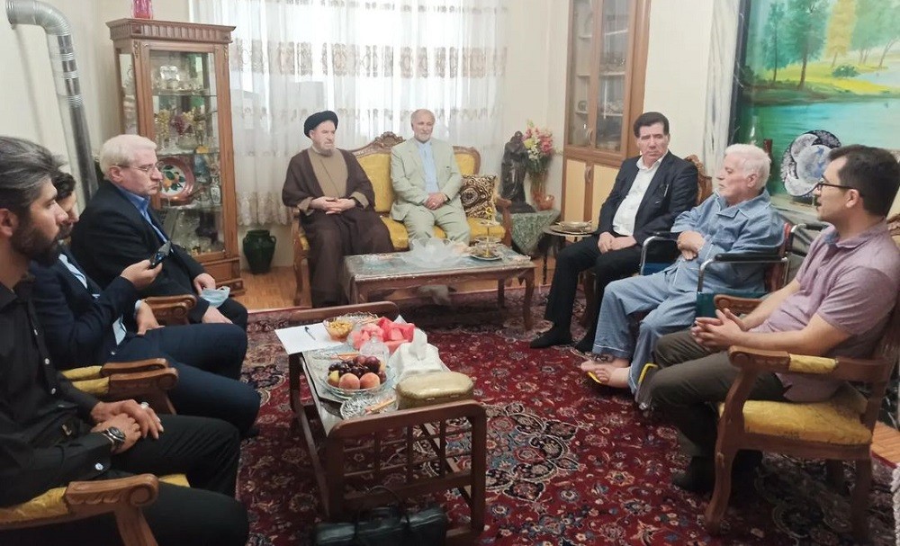 مسئولان ایران دو هفته پس از سفیران ترکیه و ازبکستان، به عیادت «دکتر صدیق» رفتند + فیلم