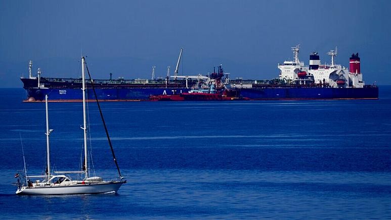 یونان کشتی روسی حامل نفت قاچاق ایران را آزاد کرد