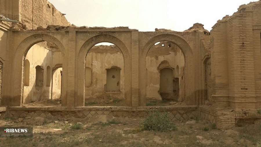 حمام و قلعه تاریخی دورباش تکاب در آستانه تخریب کامل قرار دارد + عکس