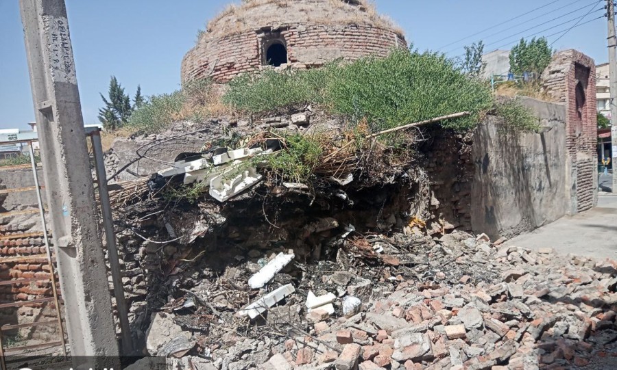 دیوار‌ حمام‌ تاریخی‌ «منصور شاه» اردبیل‌ فرو‌ ریخت