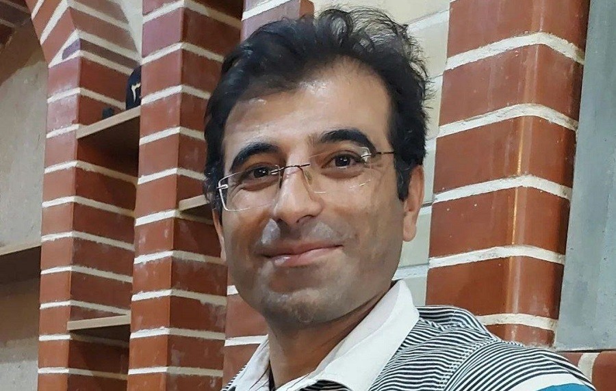 اکبر ابولزاده در زندان اهر دست به اعتصاب غذا زد