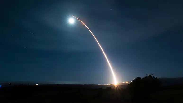 آمریکا برای به رخ کشیدن آمادگی هسته‌ای خود موشک قاره‌پیما آزمایش کرد