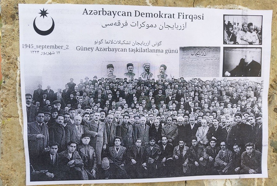 پخش صد‌ها پوستر در تبریز به مناسب سالگرد صدور بیانیه ۱۲ شهریور فرقه دموکرات آذربایجان + عکس