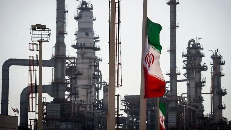 صادرات نفت ایران در رقابت با روسیه کاهش یافت