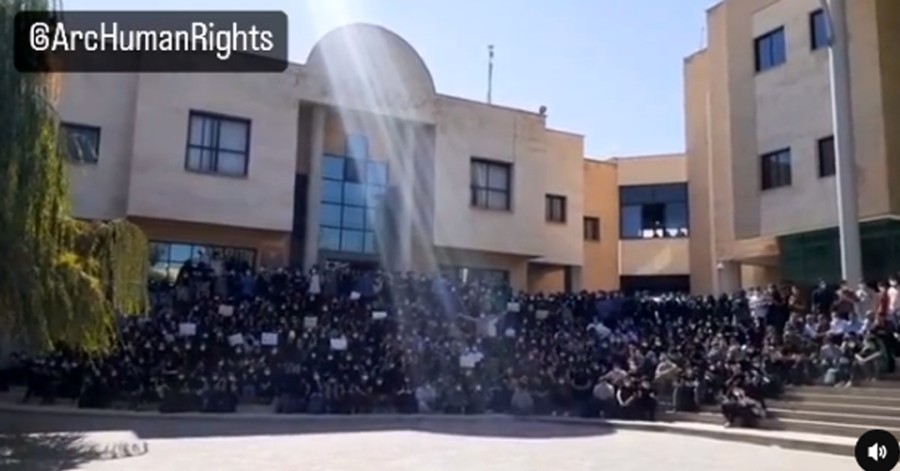 تصاویری از اعتراضات دانشجویان دانشگاه زنجان - ویدئو