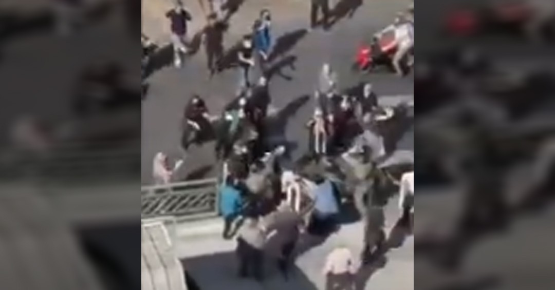 مقابله شهروندان عادی با سرکوبگران؛ «شجاعت تکثیرشدنی‌است» - ویدئو