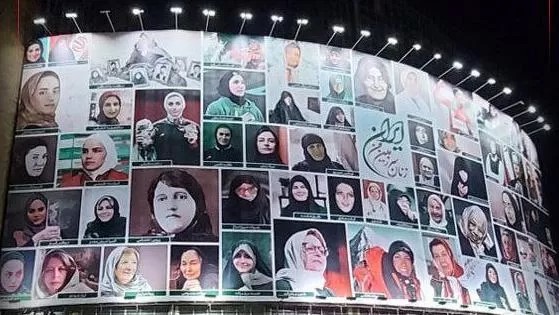 دیوارنگاره «زنان سرزمین من» پس از یک روز از میدان ولیعصر برچیده شد