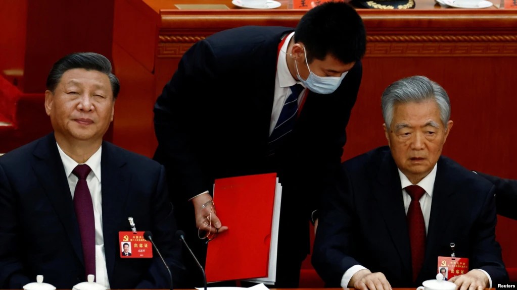 اخراج غیرمنتظره رهبر سابق چین از کنگره حزب کمونیست