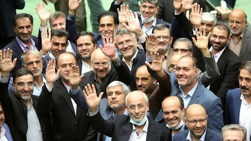 امام جمعه میانه: تمام نمایندگان مجلس رشوه گیر ایران خودرو هستند