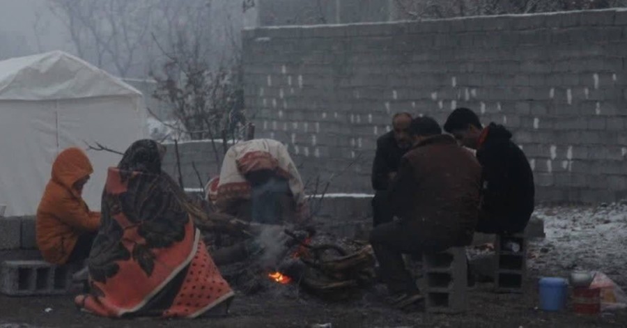 زلزله خوی؛ کمبود شدید چادر، پتو و لوازم گرمایشی
