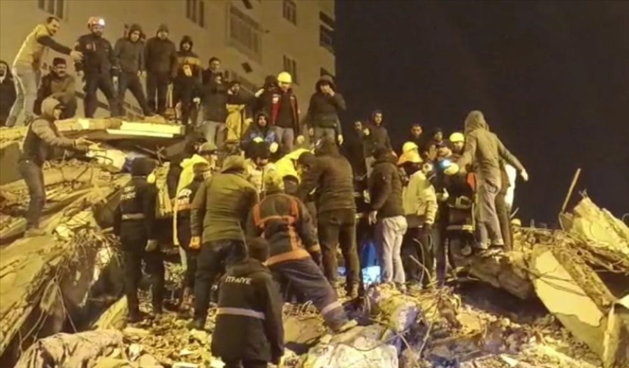 شمار قربانیان زلزله در ترکیه به 2921 نفر رسید