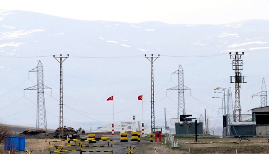 باز شدن گذرگاه مرزی ترکیه و ارمنستان بعد از سه دهه برای ارسال کمک