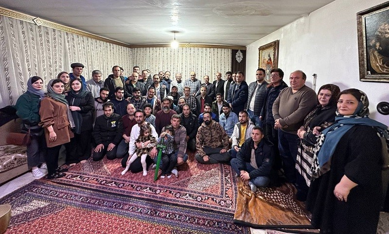 عباس لسانی پس از عدم تمکین به محکومیت اقامت اجباری با استقبال تعدادی از فعالین حرکت ملی به اردبیل بازگشت + فیلم
