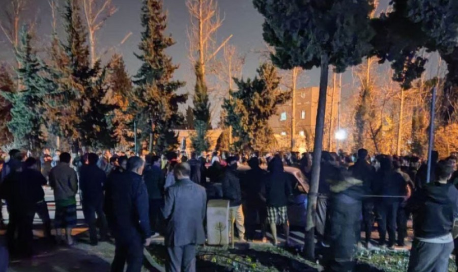 اعتراضات شبانه دانشجویان دانشگاه تهران به مصوبه تعطیلی خوابگاه‌ها و کلاس‌ها