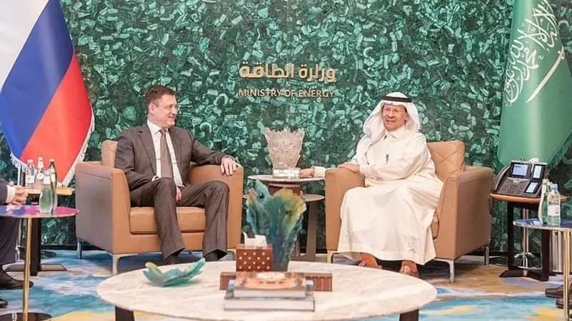 عربستان و روسیه بر پایبندی به تصمیم کاهش تولید نفت تاکید کردند