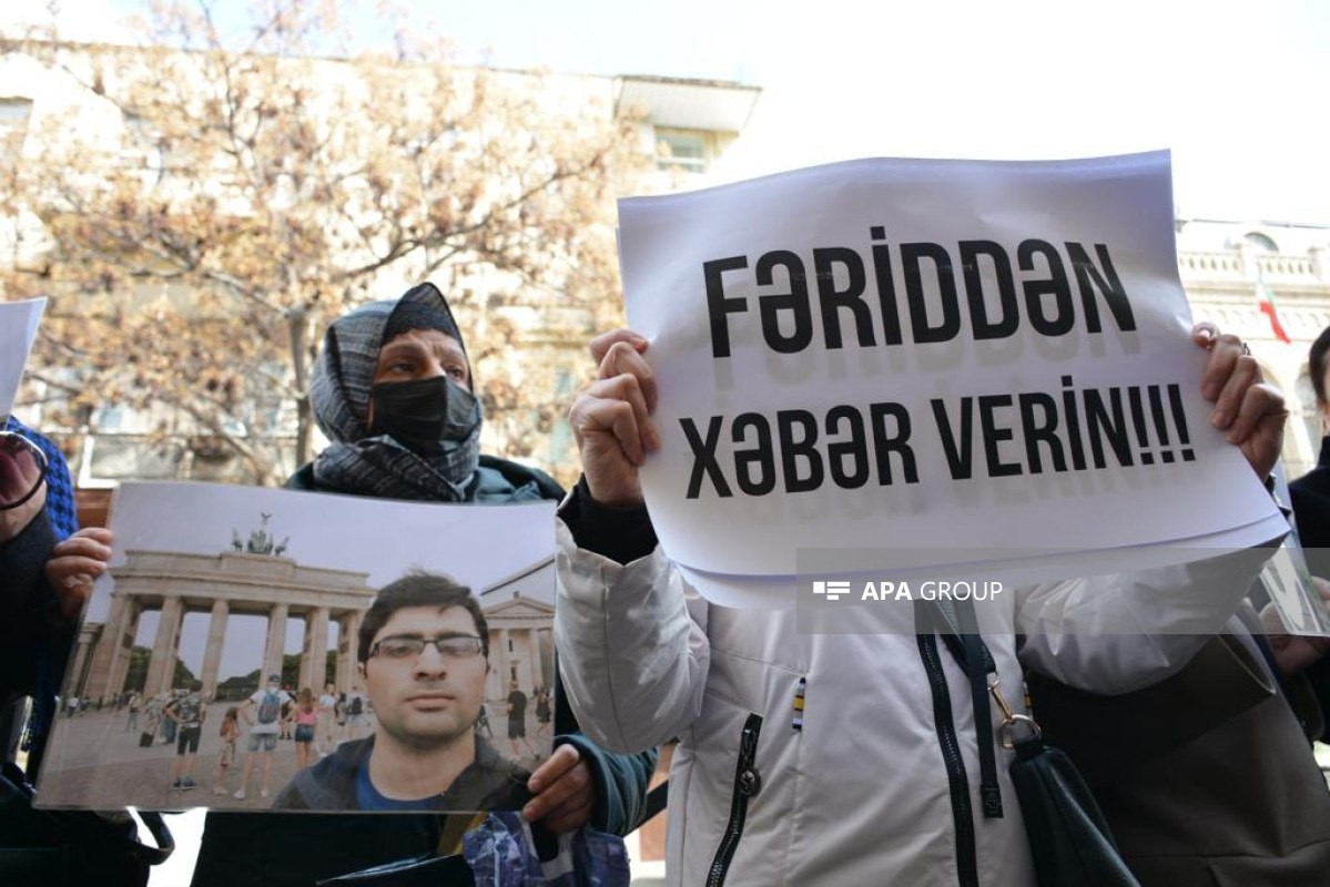 تجمع اعتراضی مقابل سفارت ایران در آذربایجان؛ "فرید صفرلی را بازگردانید"