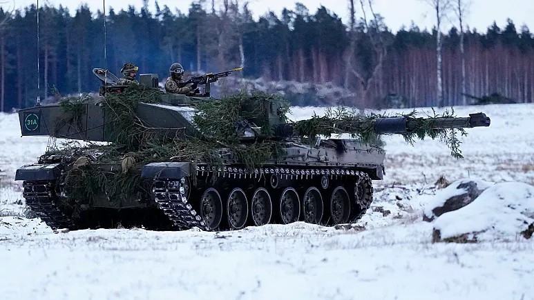 نخستین سری از تانک‌های پیشرفته آلمان و بریتانیا وارد اوکراین شد
