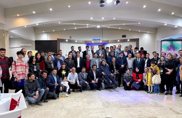مراسم تجلیل موسسه ایشیق یول مرند از فعالین مدنی حاضر در کمک رسانی به زلزله زدگان خوی