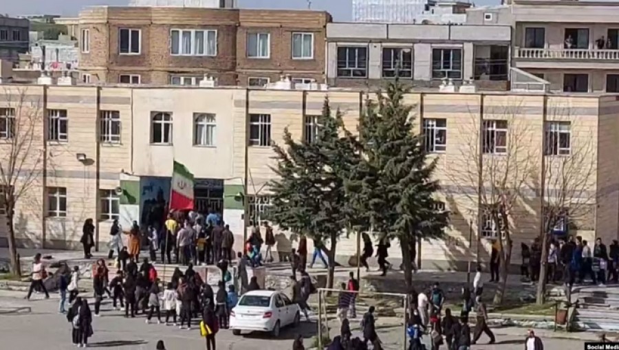 حمله با گاز سمی به دستکم دو مدرسه دیگر در سومین روز بازگشایی مدارس