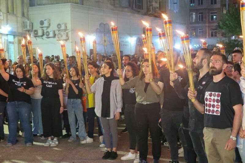 نفرت پراکنی ارمنی‌ها در تهران بر علیه تورک ها زیر چتر رژیم ایران + عکس